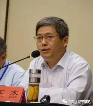 王杰说，不要认为我认识多少人，就整天拿来炫耀。一点用都没有，你这个位置没有达到。