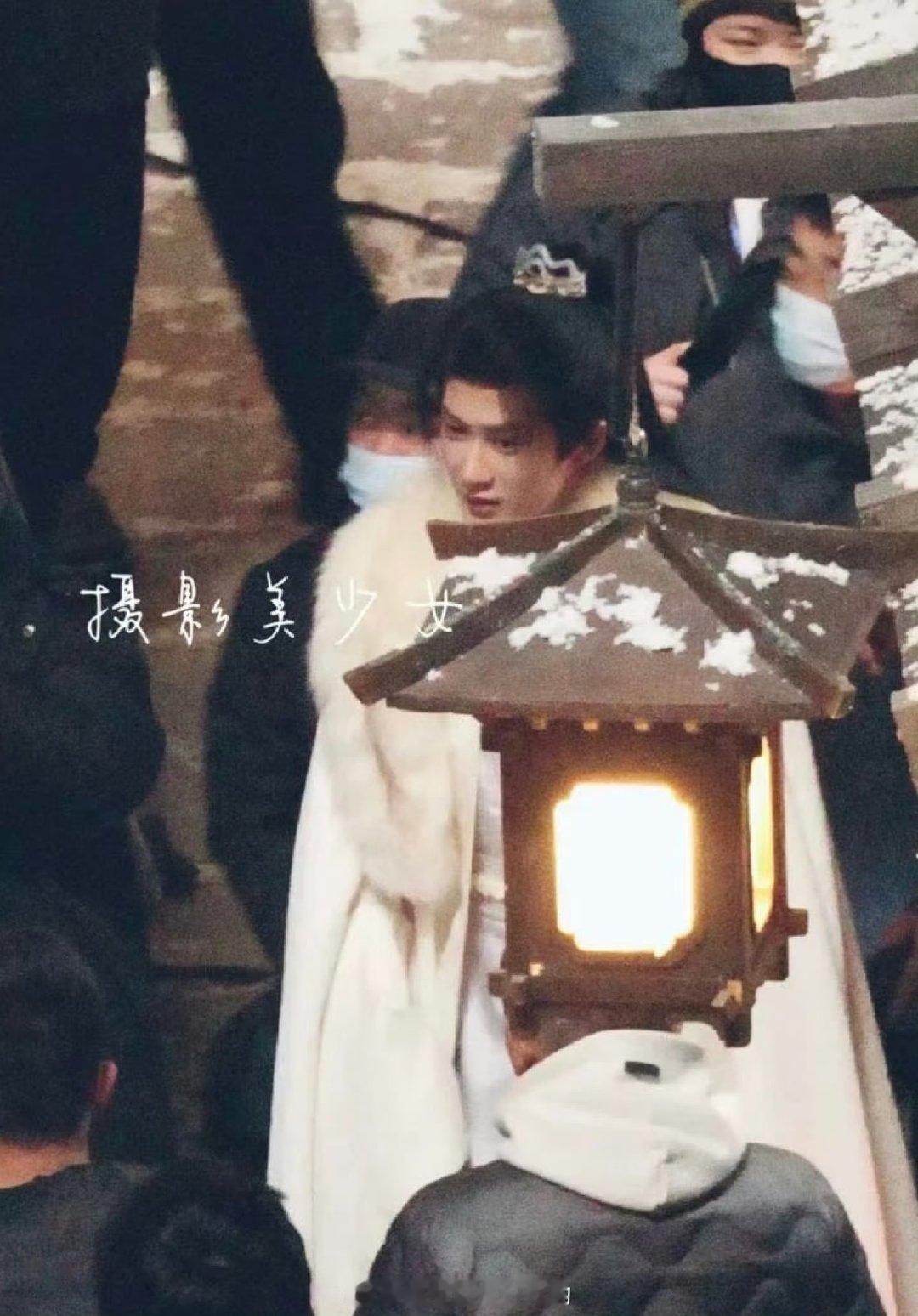 檀健次何不同舟渡白衣造型檀健次何不同舟渡白衣路透 檀健次何不同舟渡白衣造型 