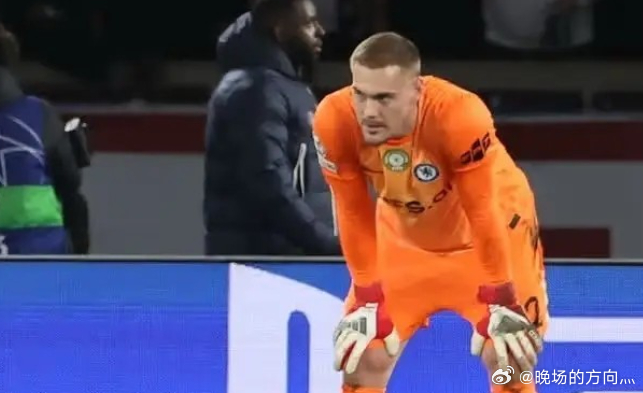 现在还是吗？舒梅切尔赛前曾说“约恩森被告知他是蓝军一门”在对阵大巴黎的比赛中，切