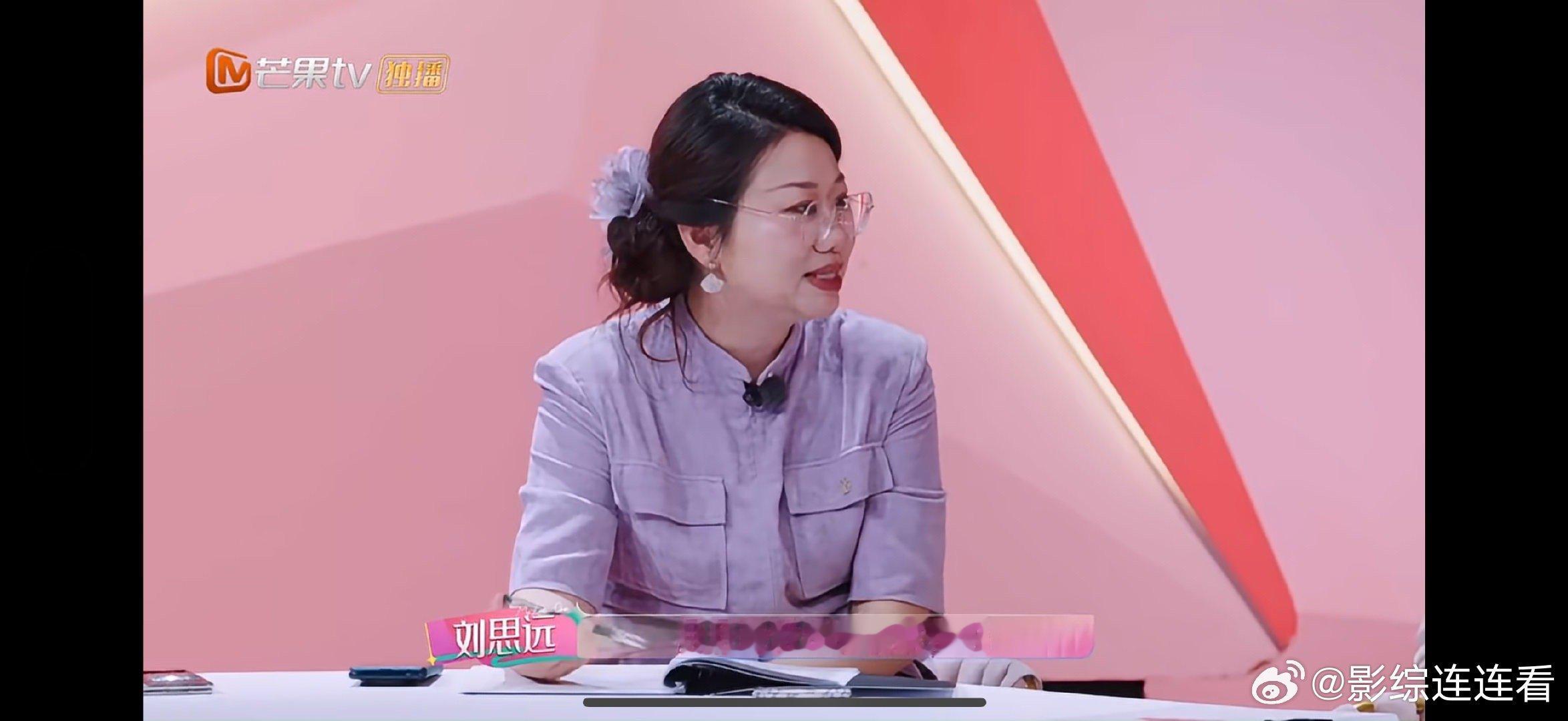 张月宁可睡地板也不能没电视我家那闺女张月搬家名场面太真实！新家没床没沙发，优先置