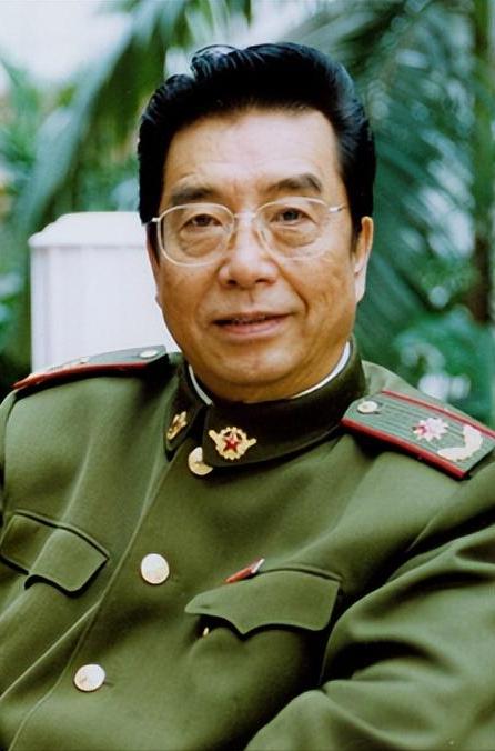 歌唱家，李双江，前妻叫丁英，是一名舞蹈演员，两人结婚后，有了一个儿子叫李贺，因为