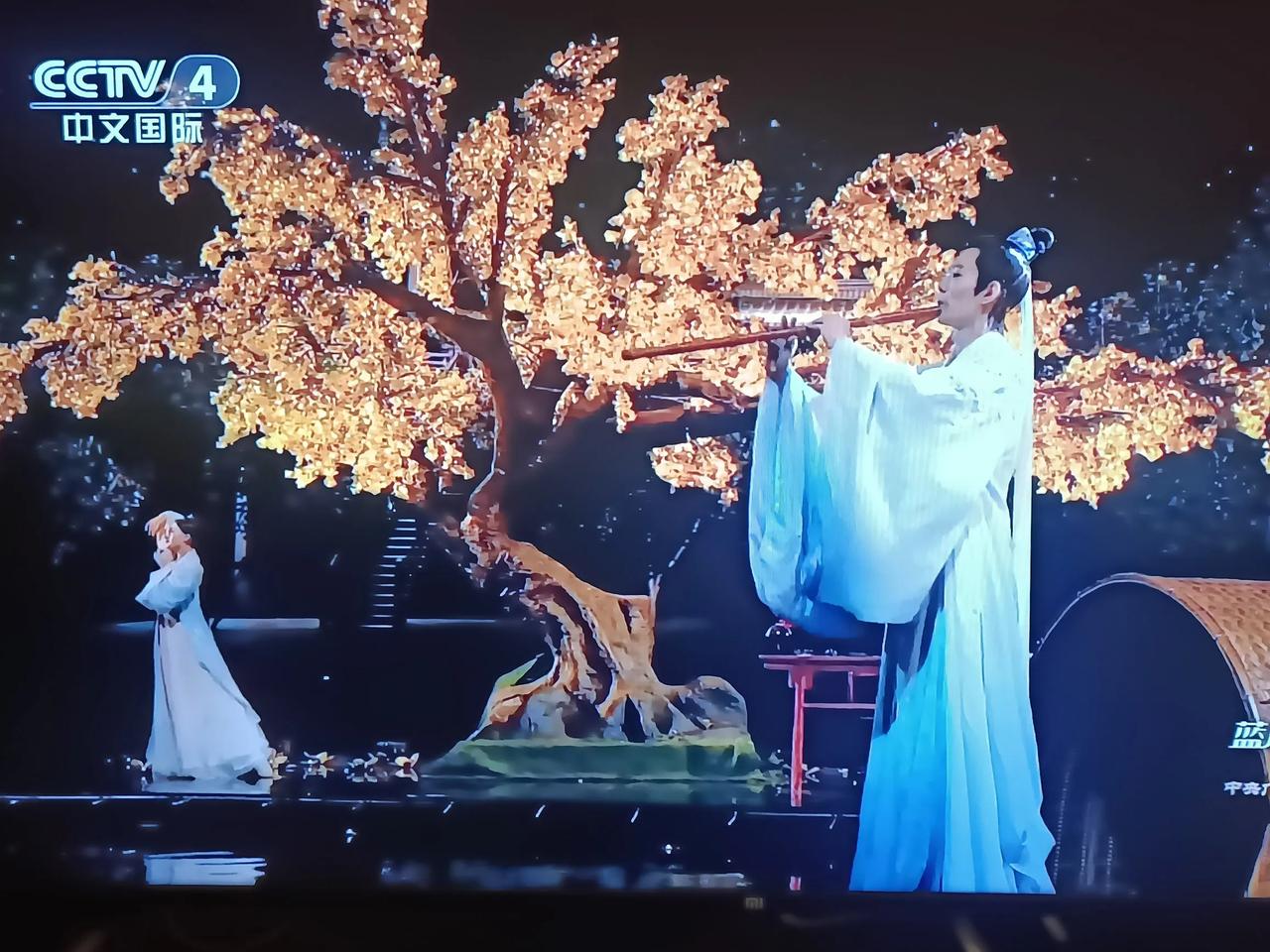 #有哪些很冷门但很美的诗词？#
[玫瑰][玫瑰][福][福][送自己一朵花][送