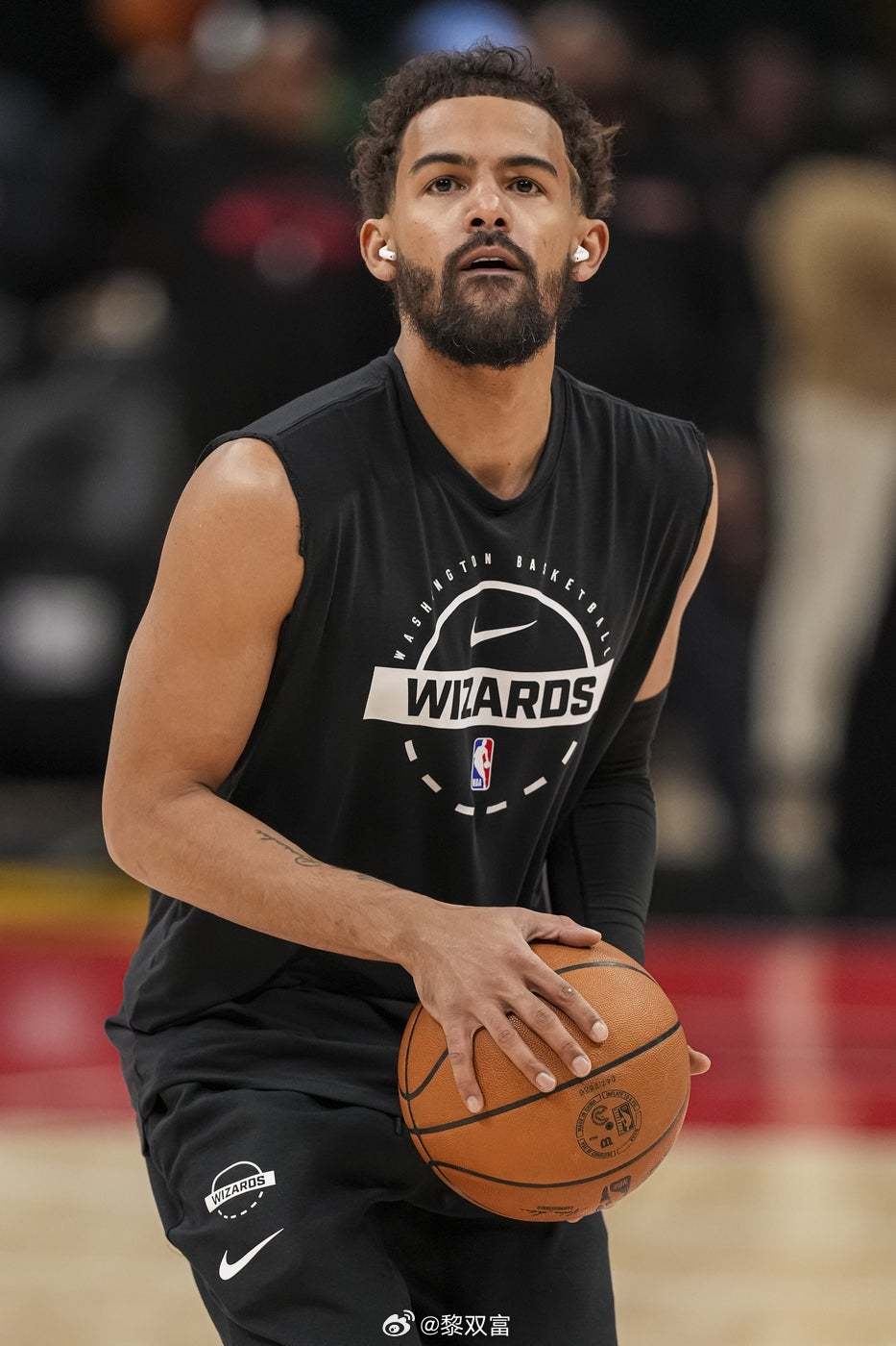 特雷·杨在其播客中说，本周五对爵士上演其奇才首秀；字母哥因右小腿拉伤休息五周后，