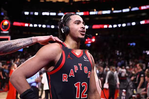 科林-穆雷-博伊尔斯3场季后赛的表现可以说是越来越好，进攻效率不断提升，得分能力