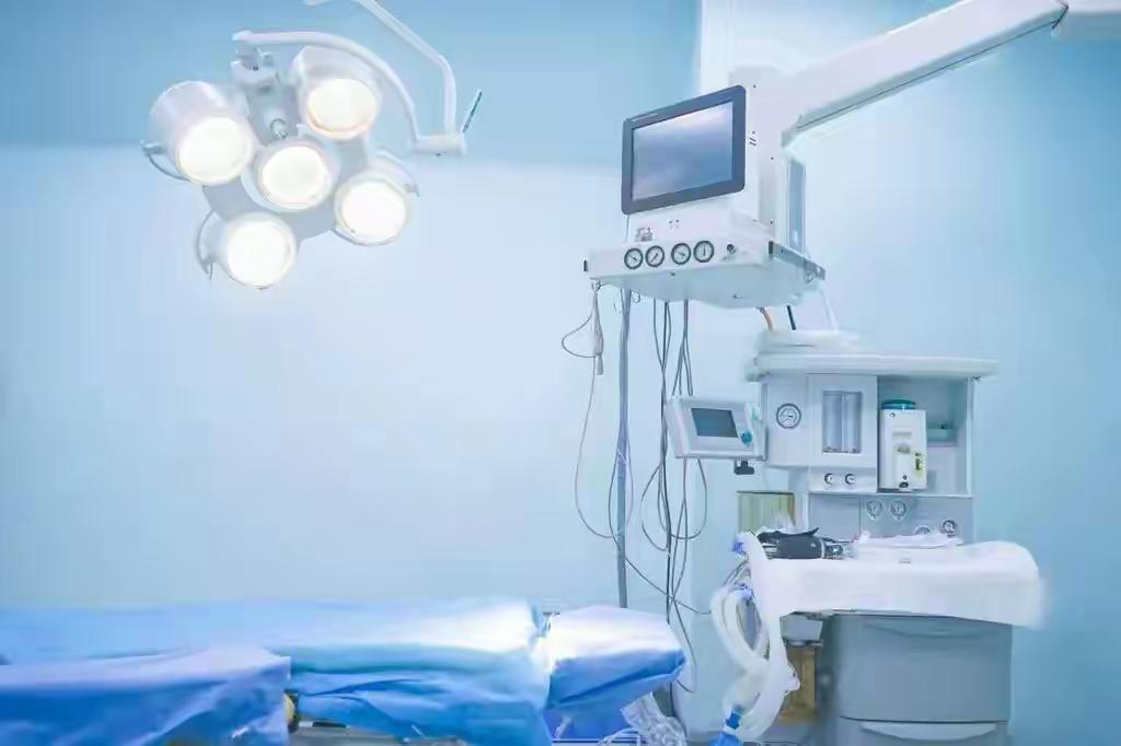 医院直播妇科手术，患者隐私变窥私  2月2日，陕西中医药大学附属医院妇二科在组织