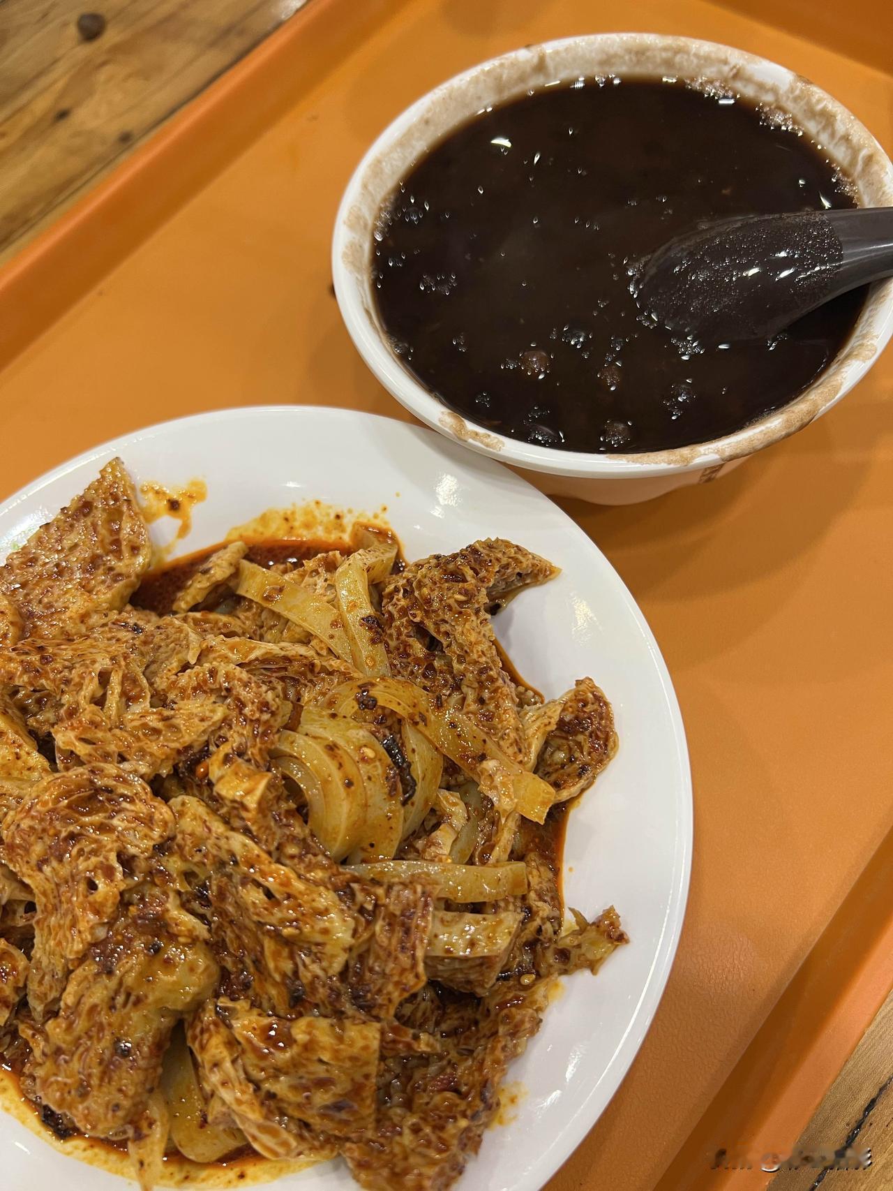 灰豆汤，咋样熬出来好吃呢？

前几天去兰州，第一次喝灰豆子汤就喜欢上了，喝起来沙