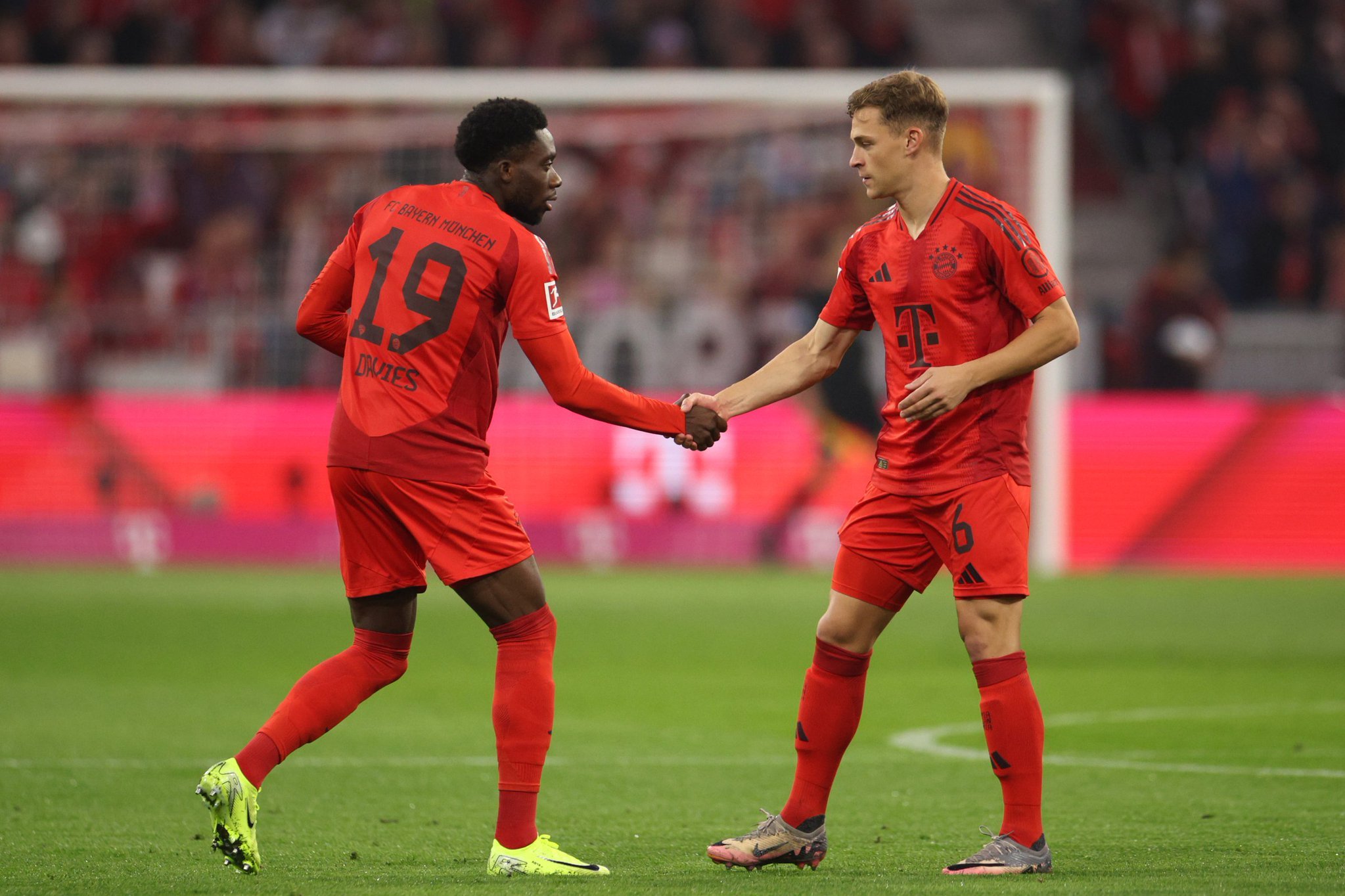 基米希谈到阿方索·戴维斯的复出：“对他来说，那是一段艰难的时期，但他总是能带来积