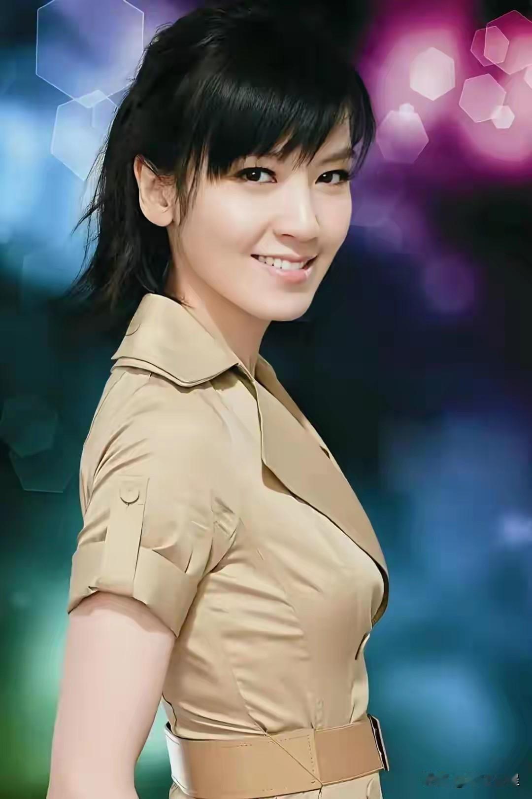 曾经的女神林熙蕾，《流星花雨》让她大红大紫。影视作品很多。身材高挑，五官辨识度极