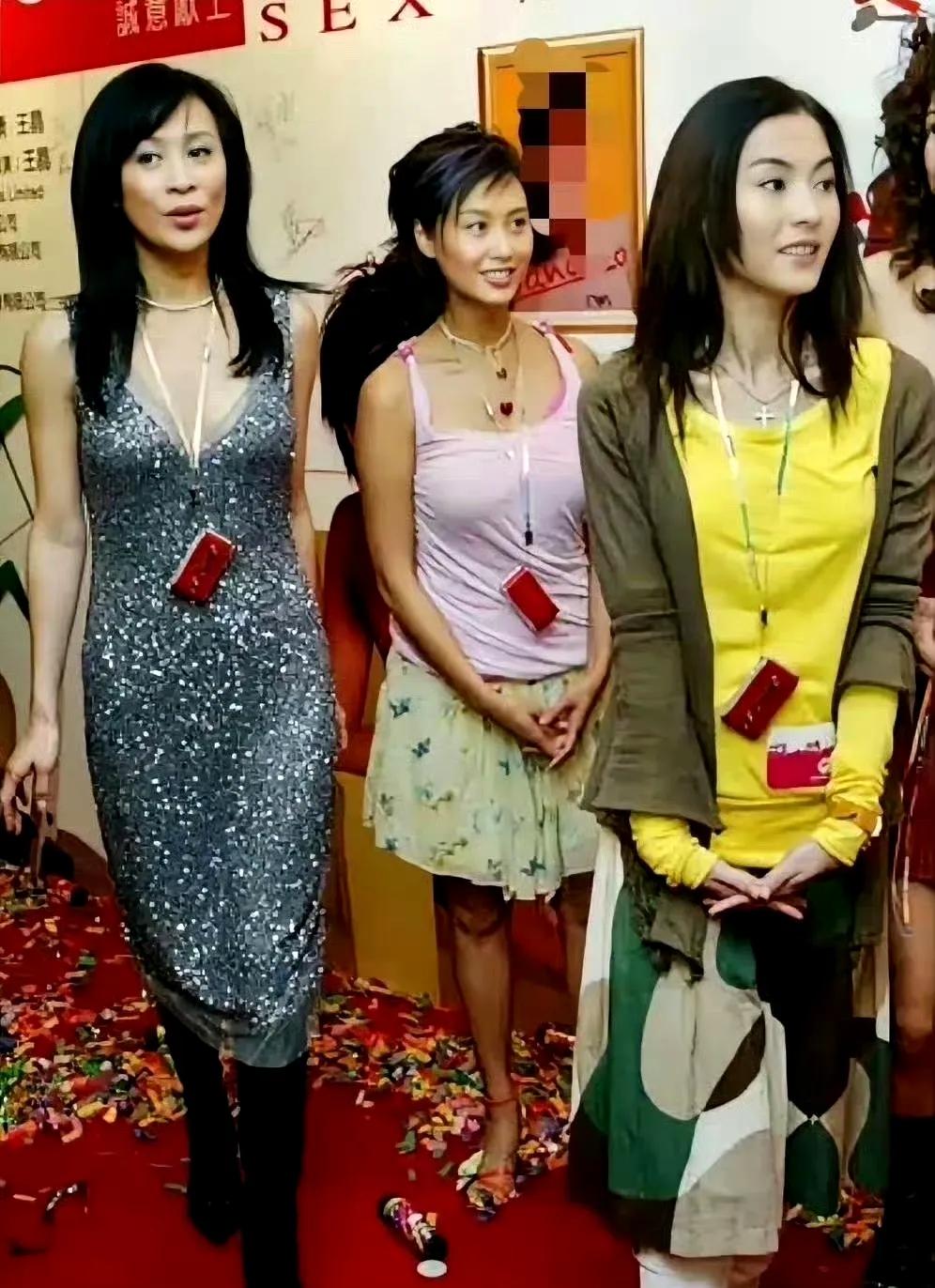 看看这几位美女明星的旧照，真是太有年代感了！这张照片应该是上世纪90年代后期的照