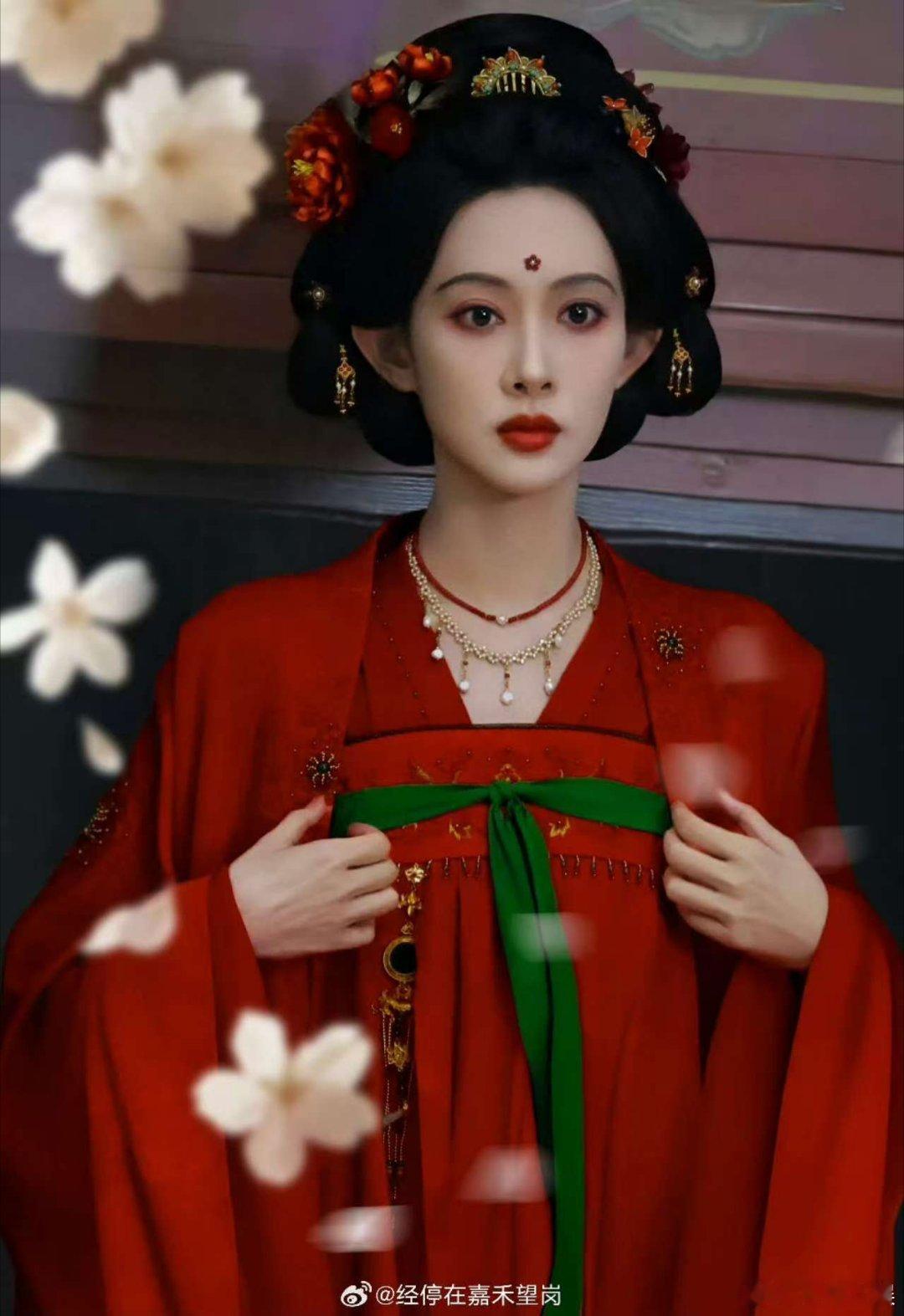 孟子义红衣造型路透孟子义暮晚摇红衣路透孟子义暮晚摇红衣路透，好看， ​​​