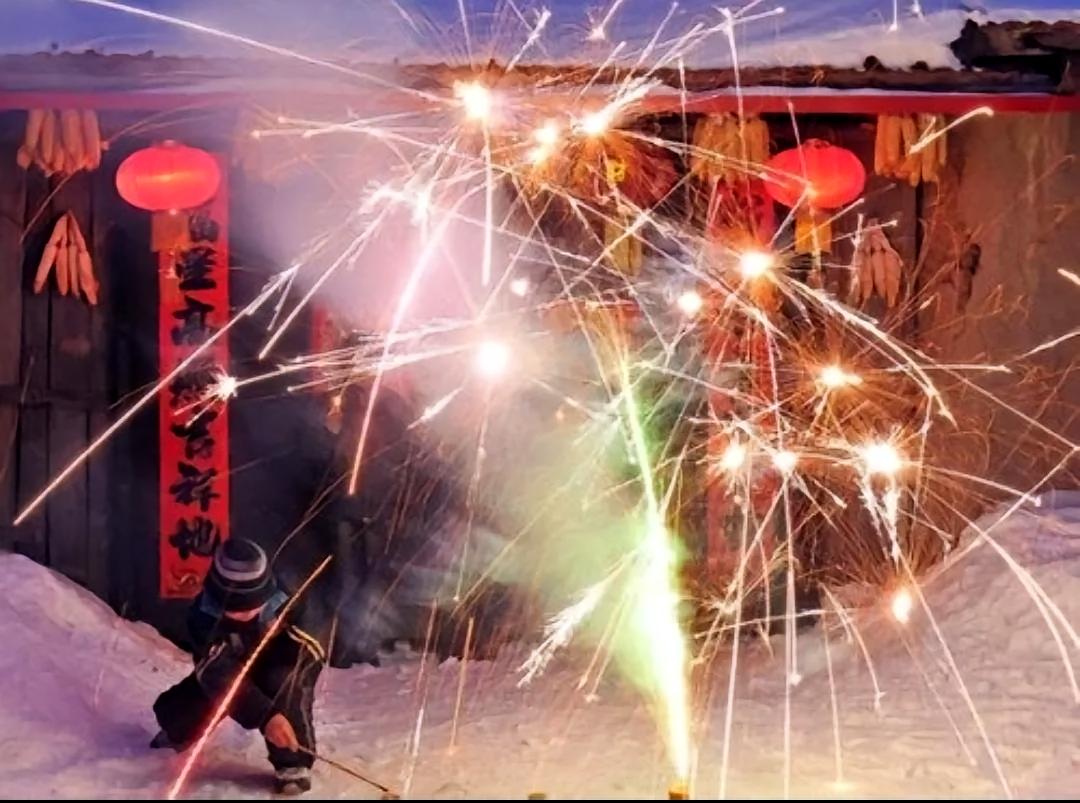 春节拍照选手机，别再被参数带偏啦！
春节到，先给大家拜个年！虽说咱天天唠手机，有