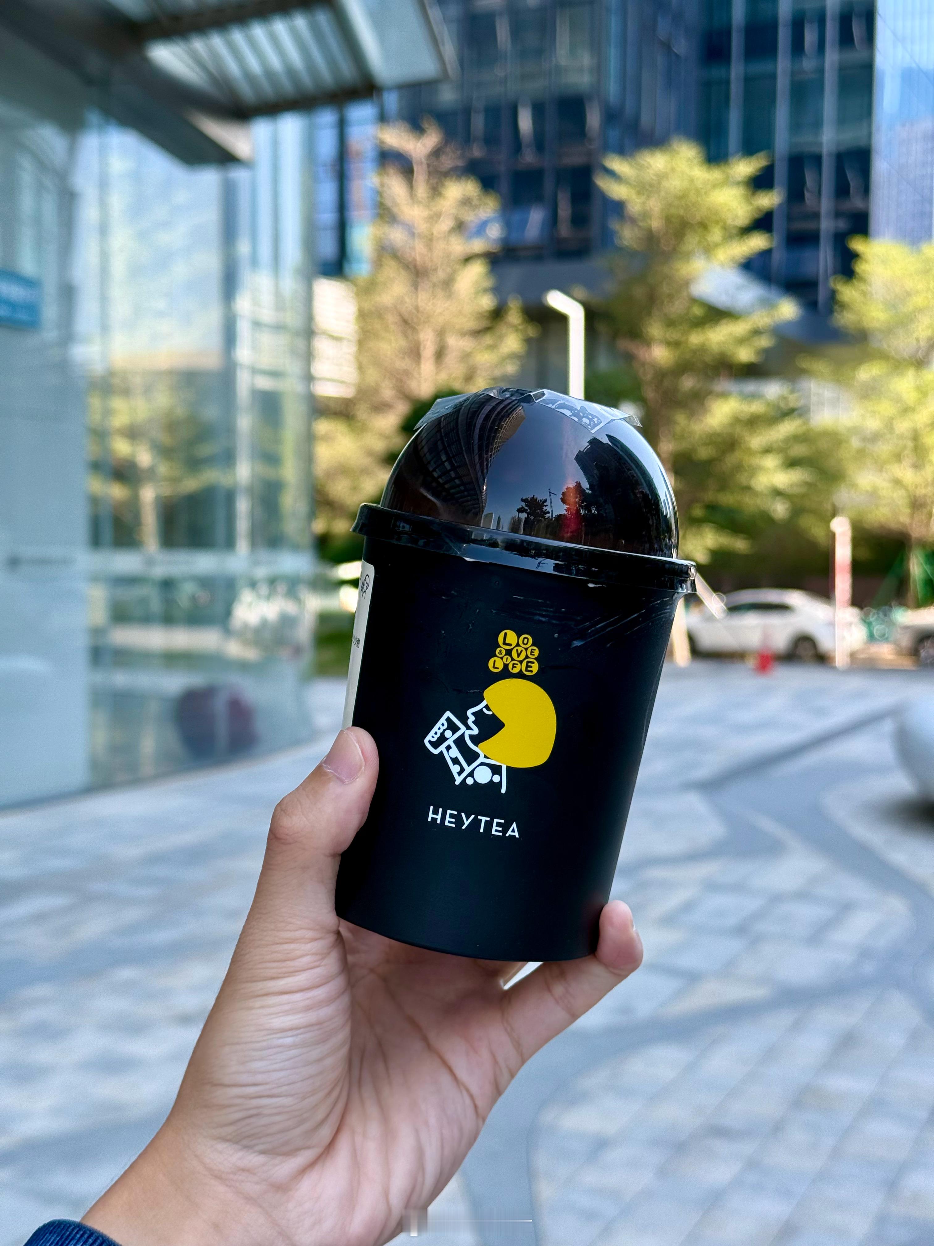 喜茶真是越来越文艺了[淡淡的]  ​​​
