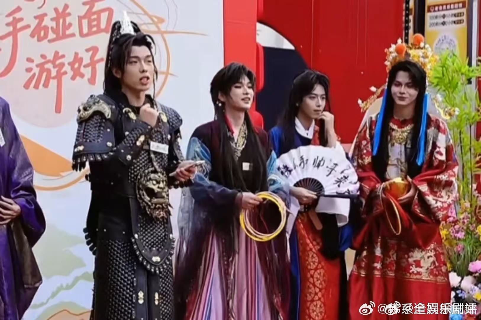 重庆网红NPC线下秒变显眼包重庆网红NPC整活太抽象了 反差感拉满！平日氛围感帅