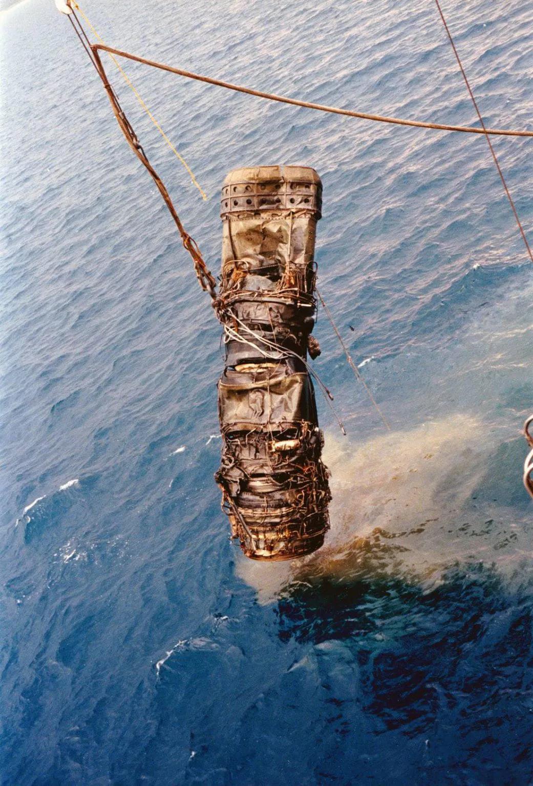 SR-71，是一种先进的远程战略侦察机，由洛克希德公司臭鼬工厂的 A-12 和 