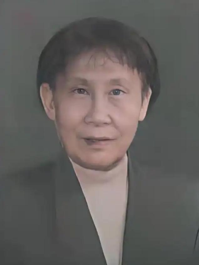 2024年一女子在废品站发现已故科学家手稿，不忍心丢弃的她花60元买下！谁料，神