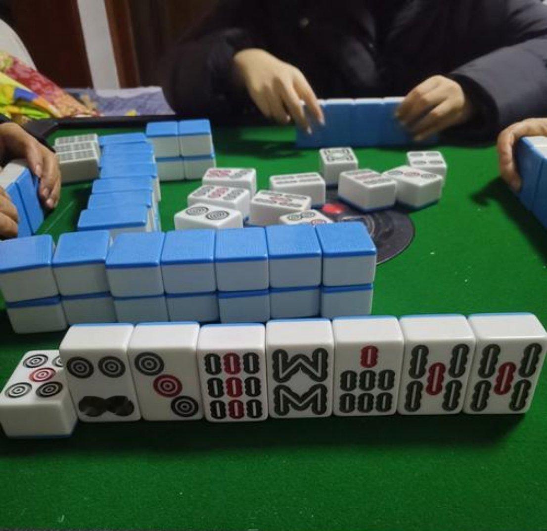 【你为什么还不睡】单身的人，每天都在忙什么？明天周一又要上班了，你为什么还不睡？