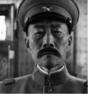 [浮云]1894年，张作霖去于六家喝酒，中途于六去放水，谁知于六的小老婆二兰子突