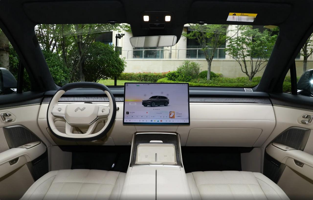 不查不知道。乐道L90，自7月上市以来，8月份即破万，连续3个月都是。

今天再