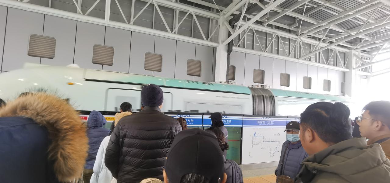 济南云巴体验乘坐热度不减