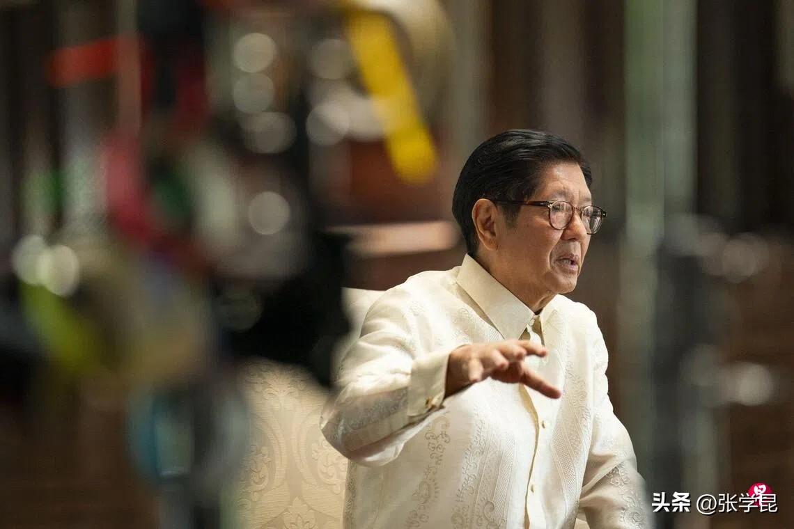 联合早报24日报道：“菲律宾总统小马科斯说，他愿意重启与北京就南海争议海域油气联