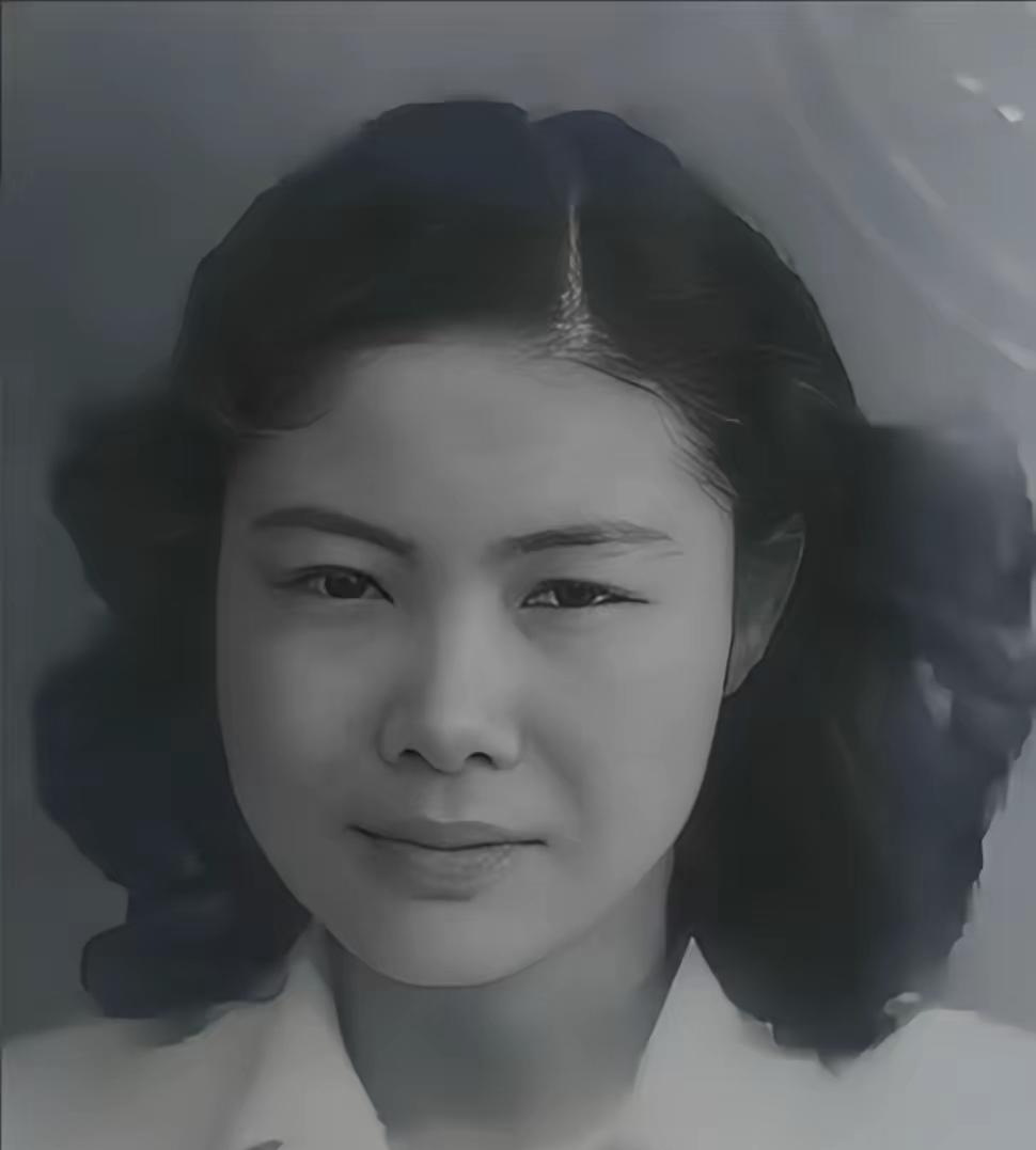 才女苏青的觉醒

1934年，才女苏青新婚不久，就撞见丈夫李钦与表嫂私会。为了家