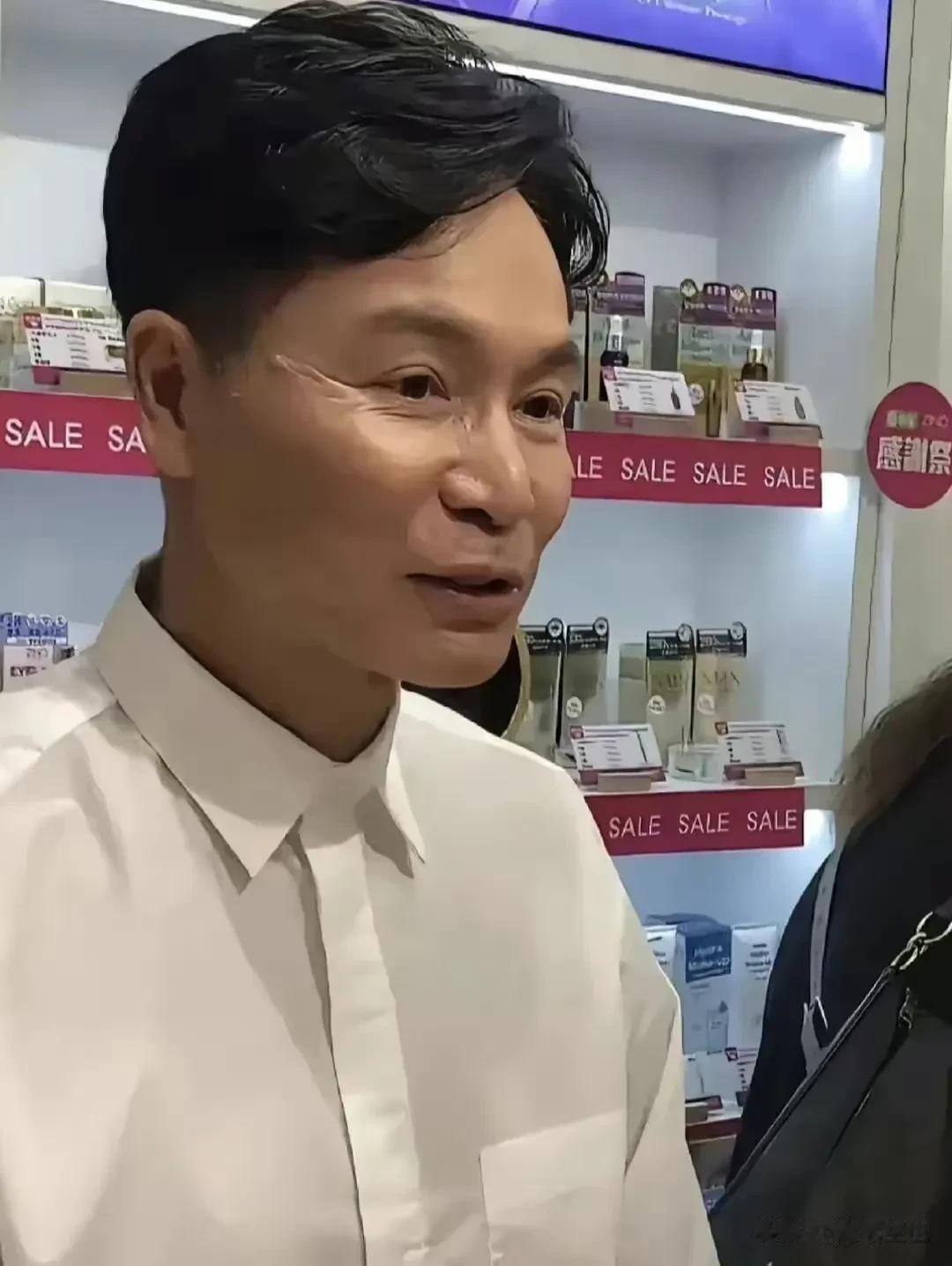 郭晋安真的是太可惜了，曾经那么有气质，那么有辨识度的脸，何必去折腾成这样呢，真的