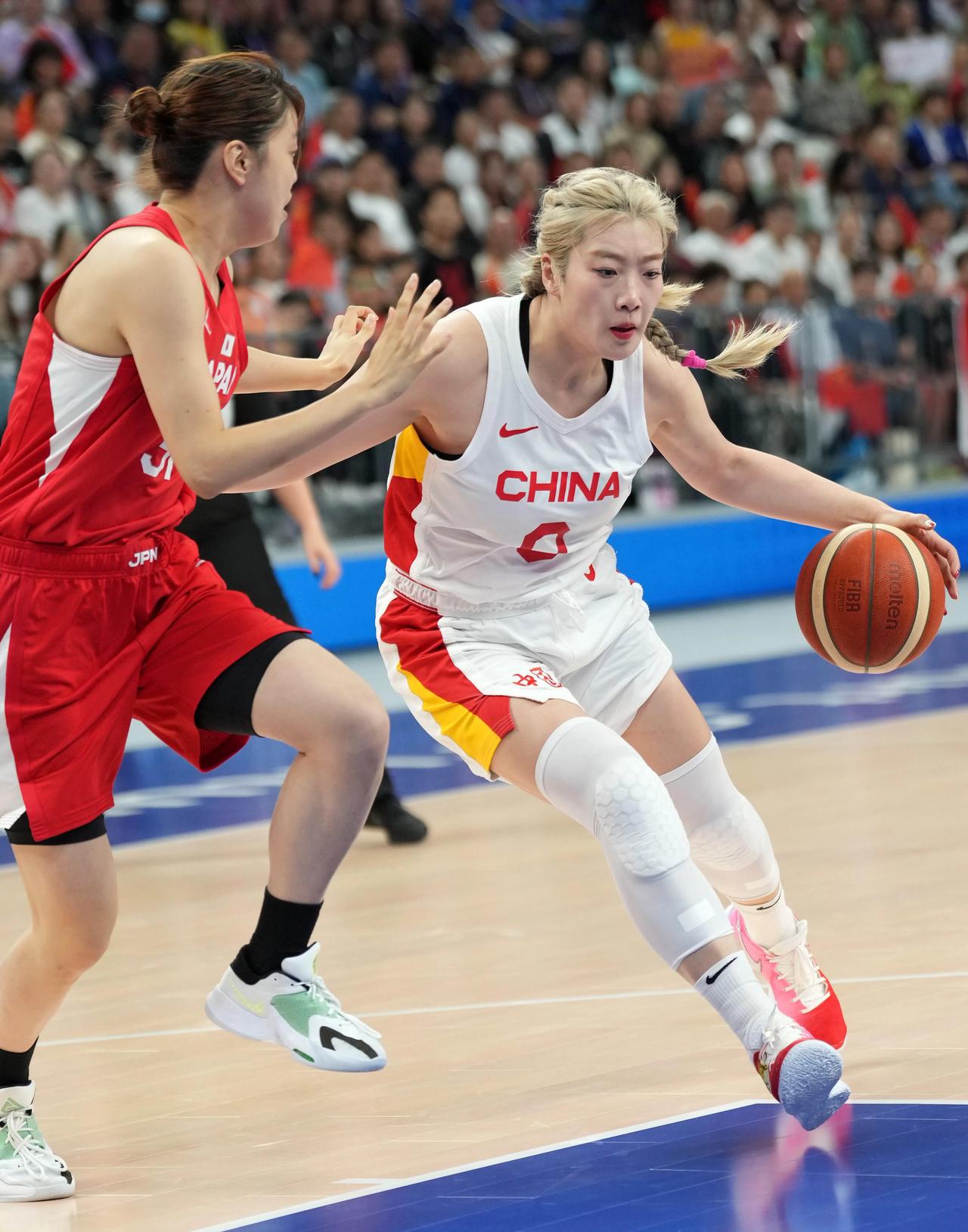 中国女篮李梦与大部队汇合！

关注女篮的都知道奥运会资格赛马上开打！
而身为中国