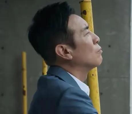 于和伟《城中之城》中的表演败笔

于和伟算是老戏骨了，演技杠杆的，在电视剧《城中