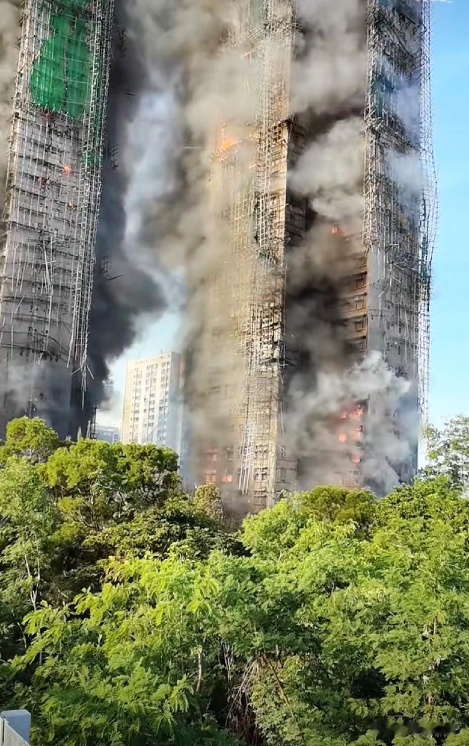 快讯！香港突发近10年最大火灾！
揪心！香港大埔火灾居然升到五级了，已经是最高级