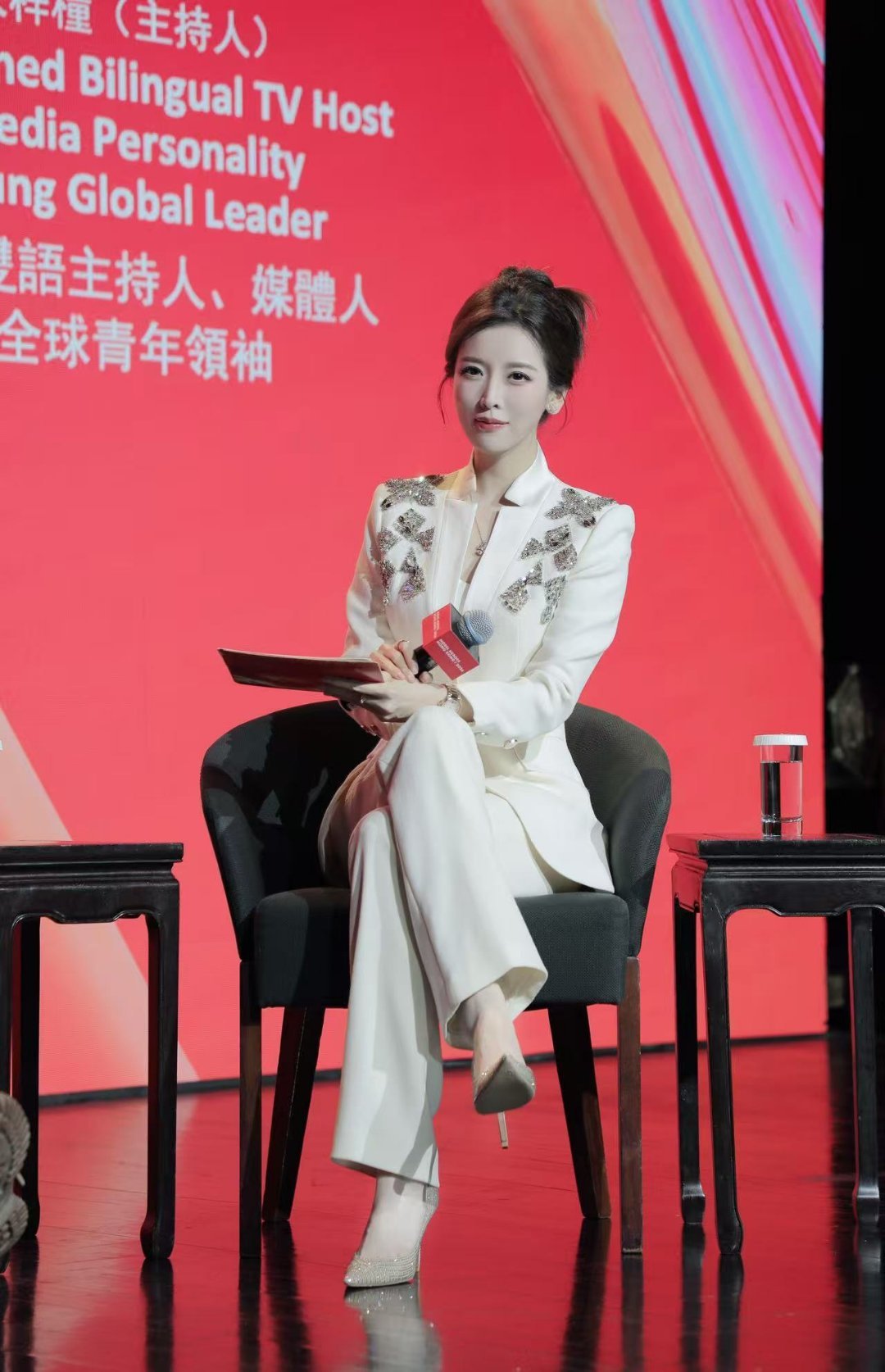 阿Sa和朱梓橦并肩跑半马，连黄晓明都来凑运 动 局。尤其朱梓橦，身兼《十二维度》