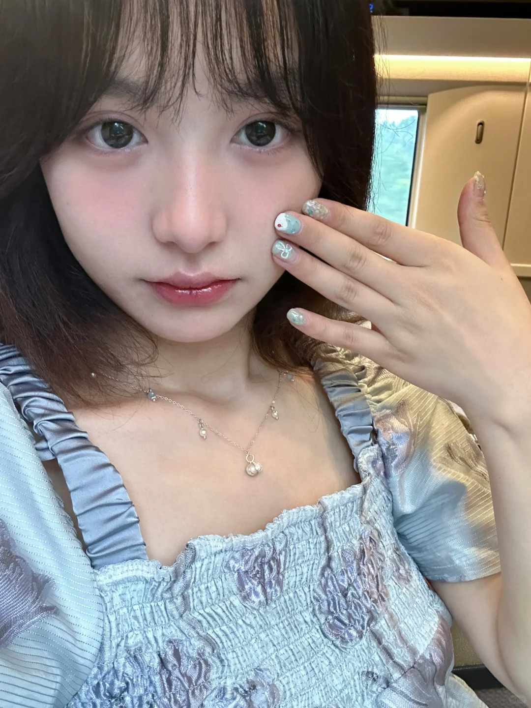 做完美甲后拍照be like