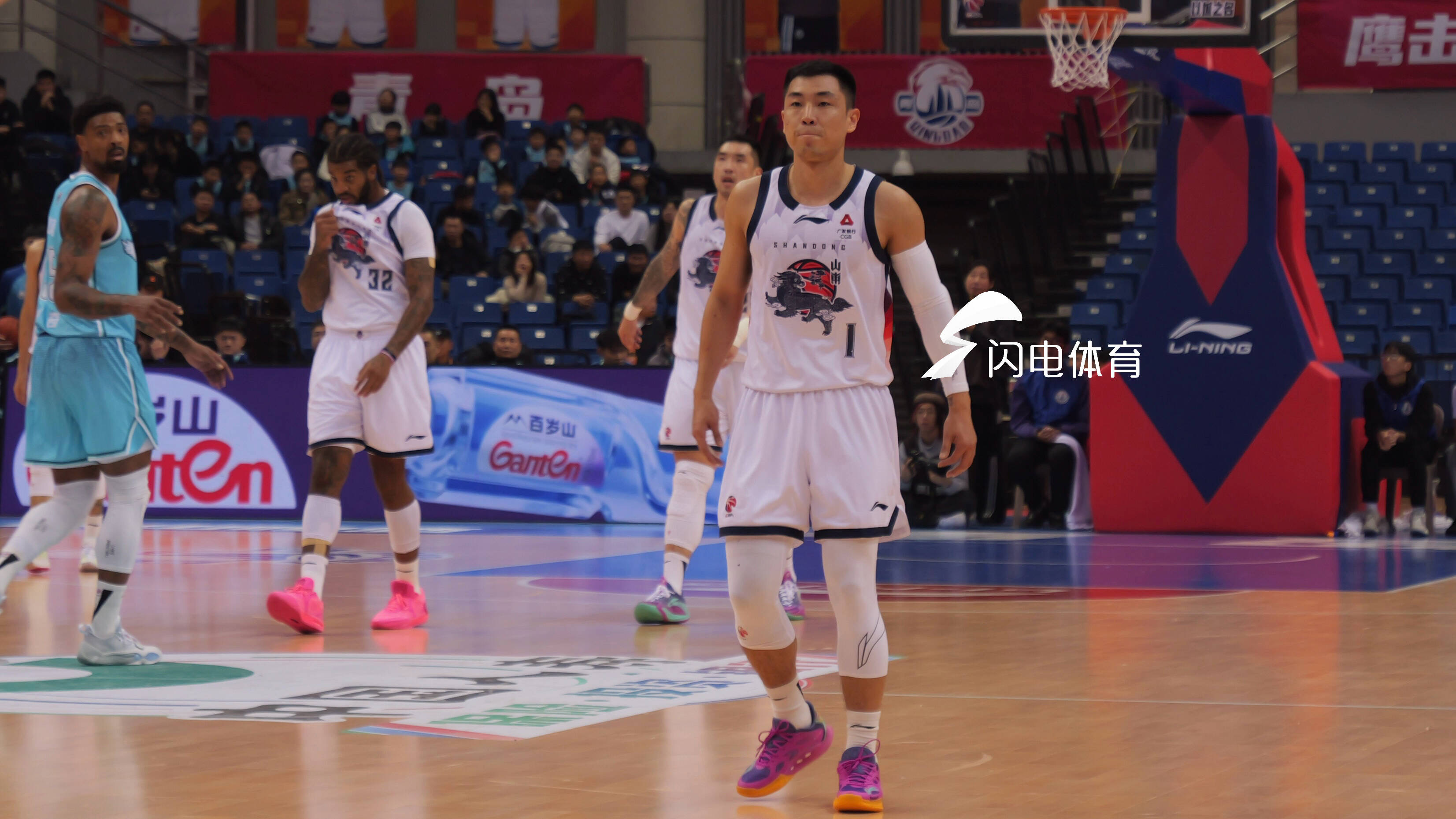 拼尽全力，赢了篮板球，遭遇三连败后，山东男篮即将回归主场，球队确实已站在输不起的