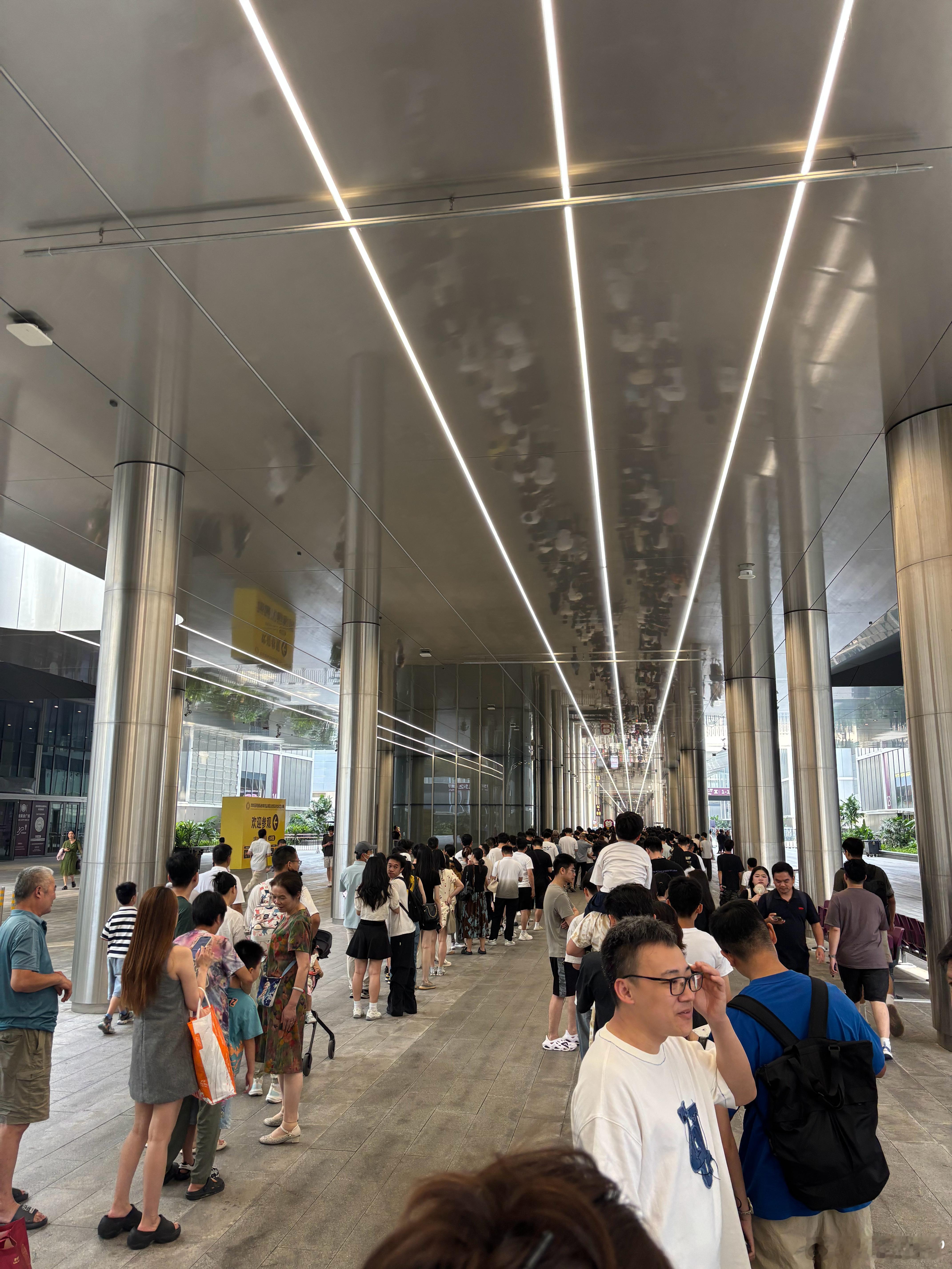 粤港澳大湾区车展停车从  P2一直停指示导航到P6，P3-P5入口都封闭了，好不