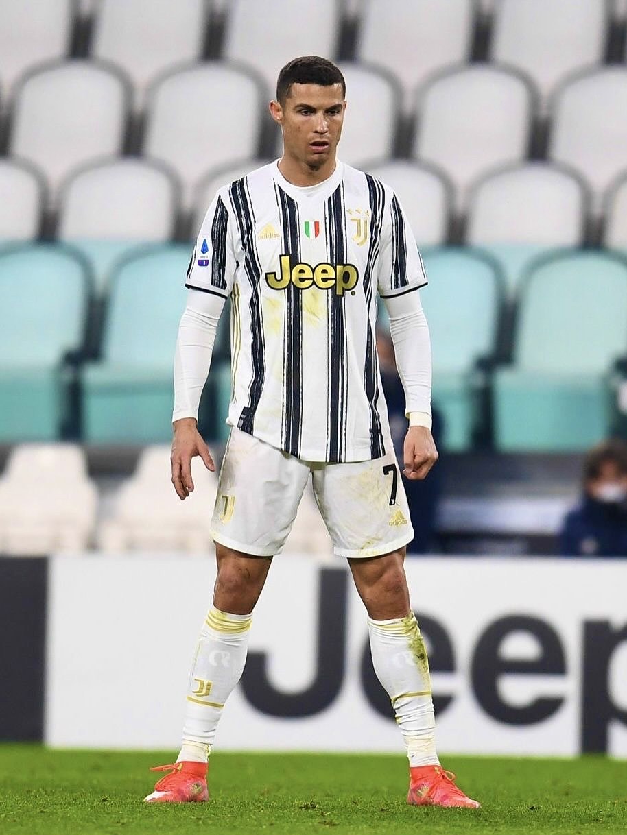 C罗c罗 任意球的姿势 