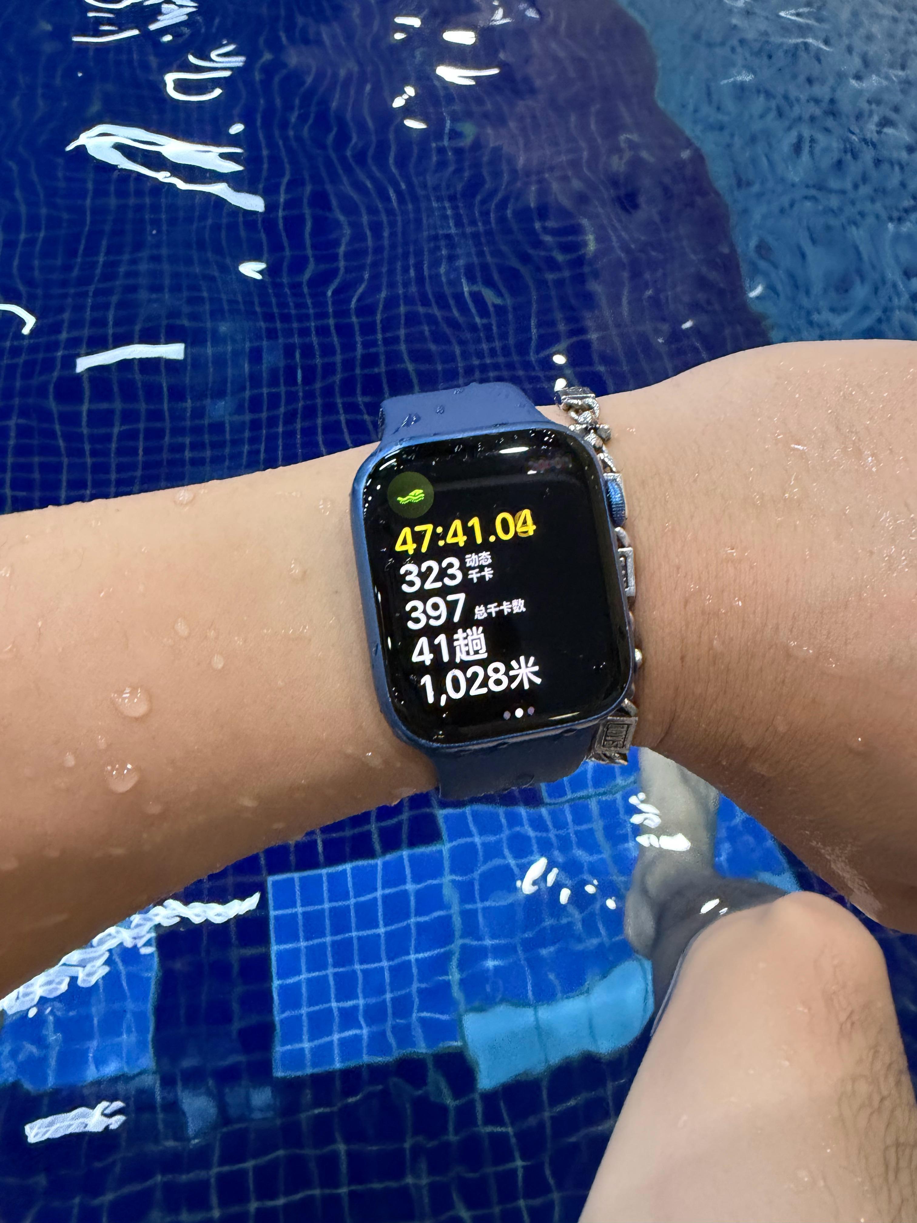 上次游泳还是年前～我其实只会狗刨我曾经想过无数次，如果有人溺水了，我能不能下去救