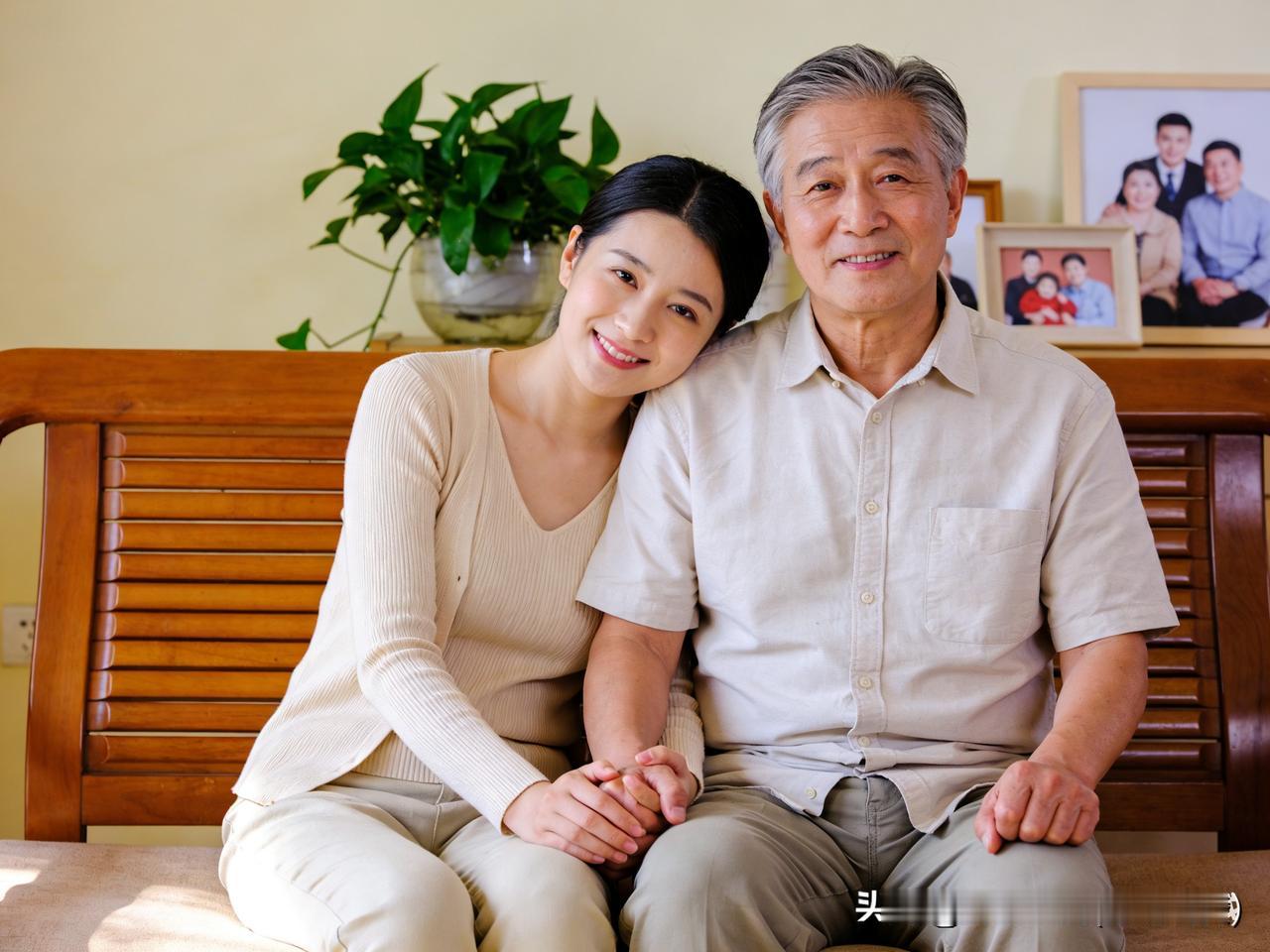 找个老伴搭伙过晚年，到底幸福不幸福，还真没准儿。我有个邻居大爷，老伴走得早，后来