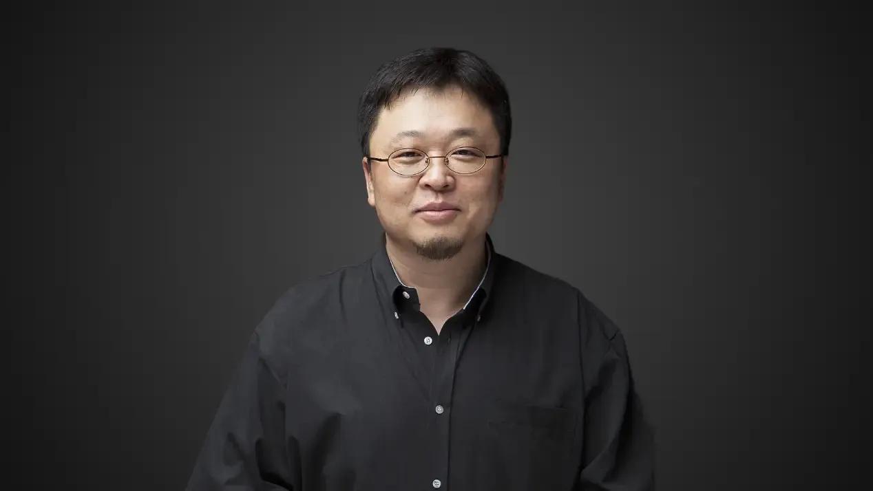 请用两个字评价罗永浩？