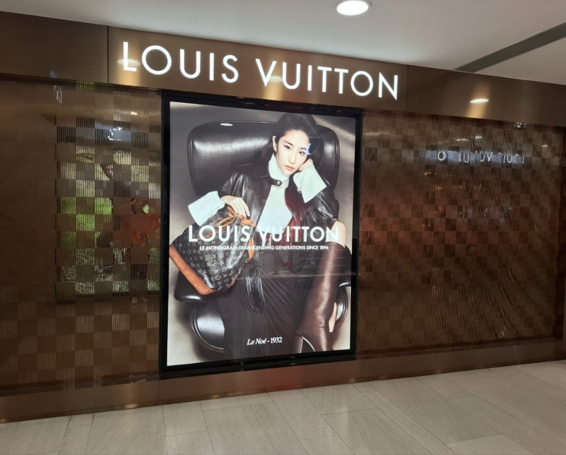 LV香港地广解锁，澳门成衣已解锁，港澳台就剩台湾未发现图一香港尖沙咀半岛酒店图二