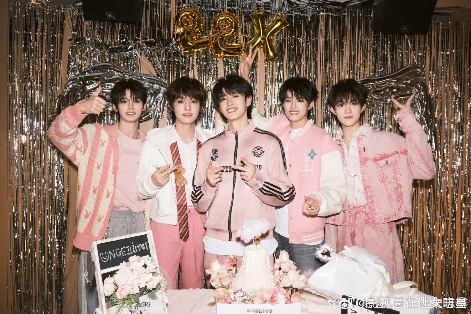 双向奔赴的情谊最动人～登陆少年为朱志鑫庆生，愿少年们友谊长存，前程璀璨！ 