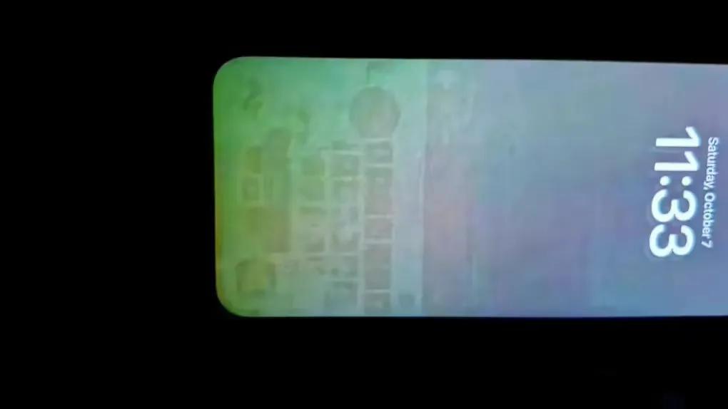 iPhone15 pro手机出现烧屏

有网友反馈，苹果手机刚收到不到一个月的时