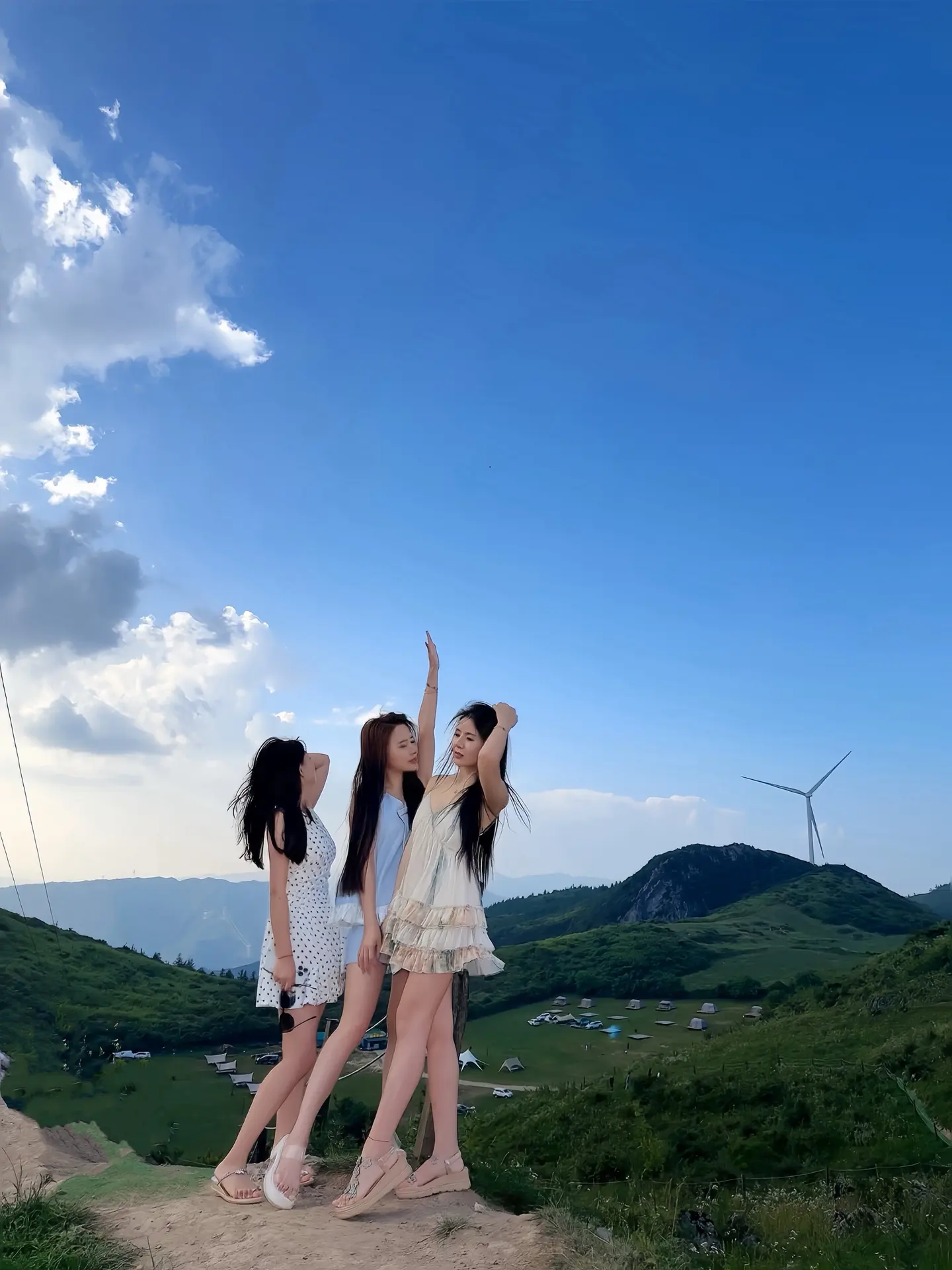 从不质疑真心  但真心瞬息万变  爱这东西  山高路远  全凭良心
