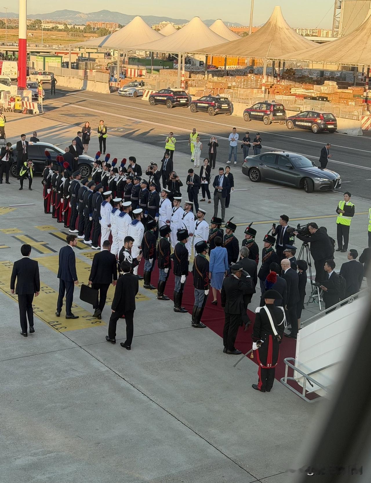 英国意大利，接待高市早苗不给力。日本首相高市早苗结束对英国的访问，飞抵意大利。意