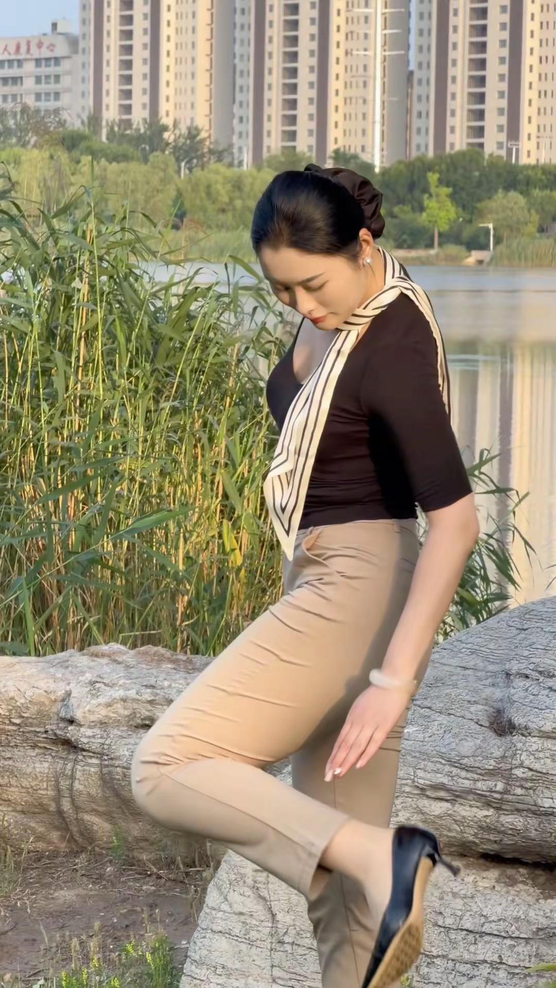 原来成长最残忍的地方，就是慢慢失去原本的自己。褪去天真，收起纯粹，见过世间冷漠之