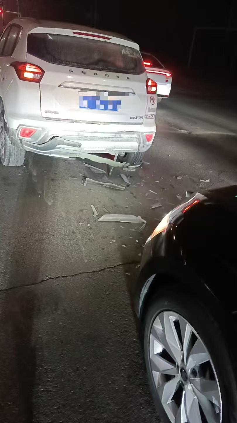 腊八节本是热热闹闹喝腊八粥的日子，可我却出了车祸，简直倒霉透顶。那天我开车出门，