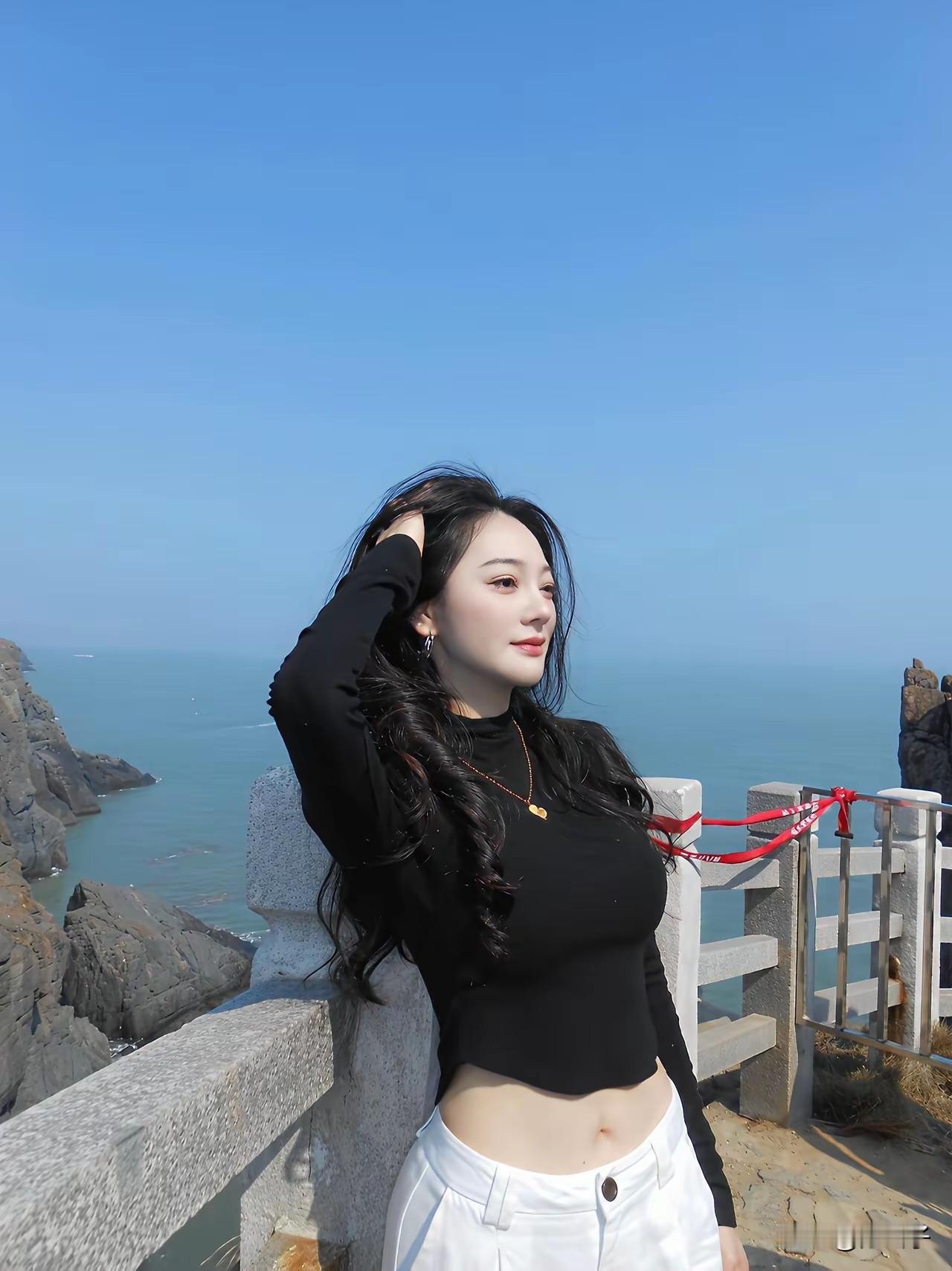 一起手牵手
看日出日落

一起看一场
浪漫的电影

一起喝个
惬意的下午茶