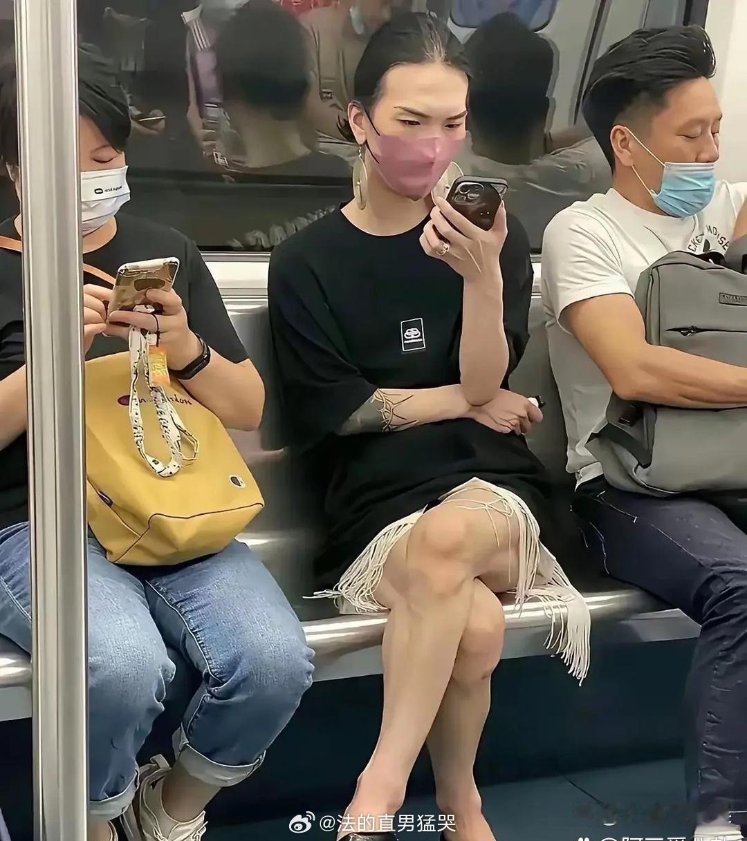 他咋做到一点都‎不脸红的？ 