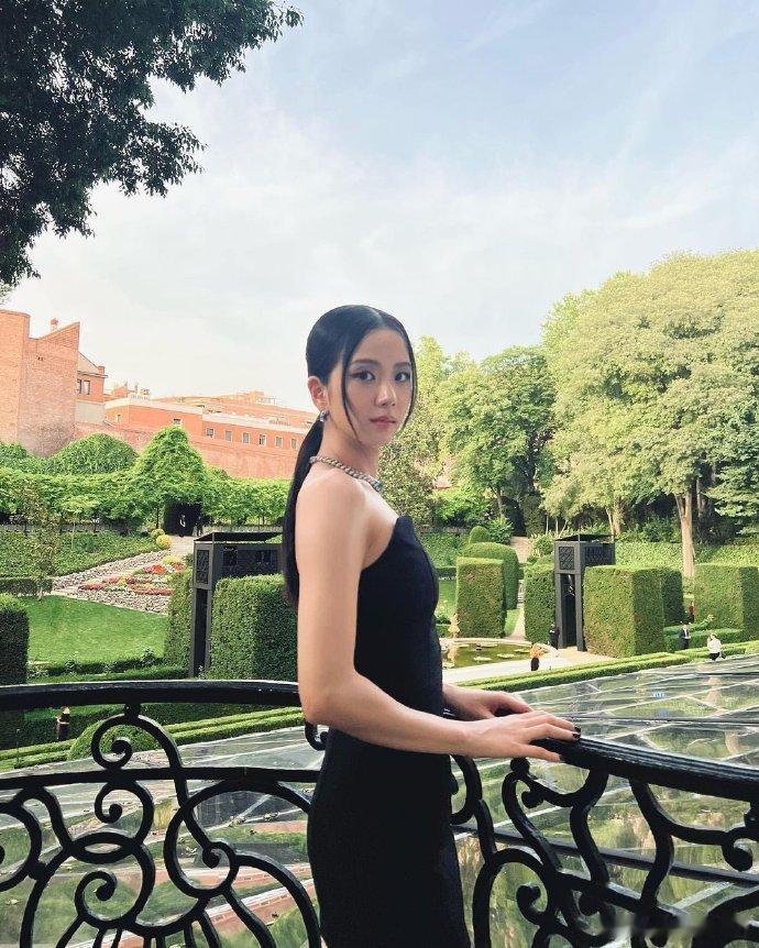 Jisoo大姐姐，知性美太美了宝宝 ​​​