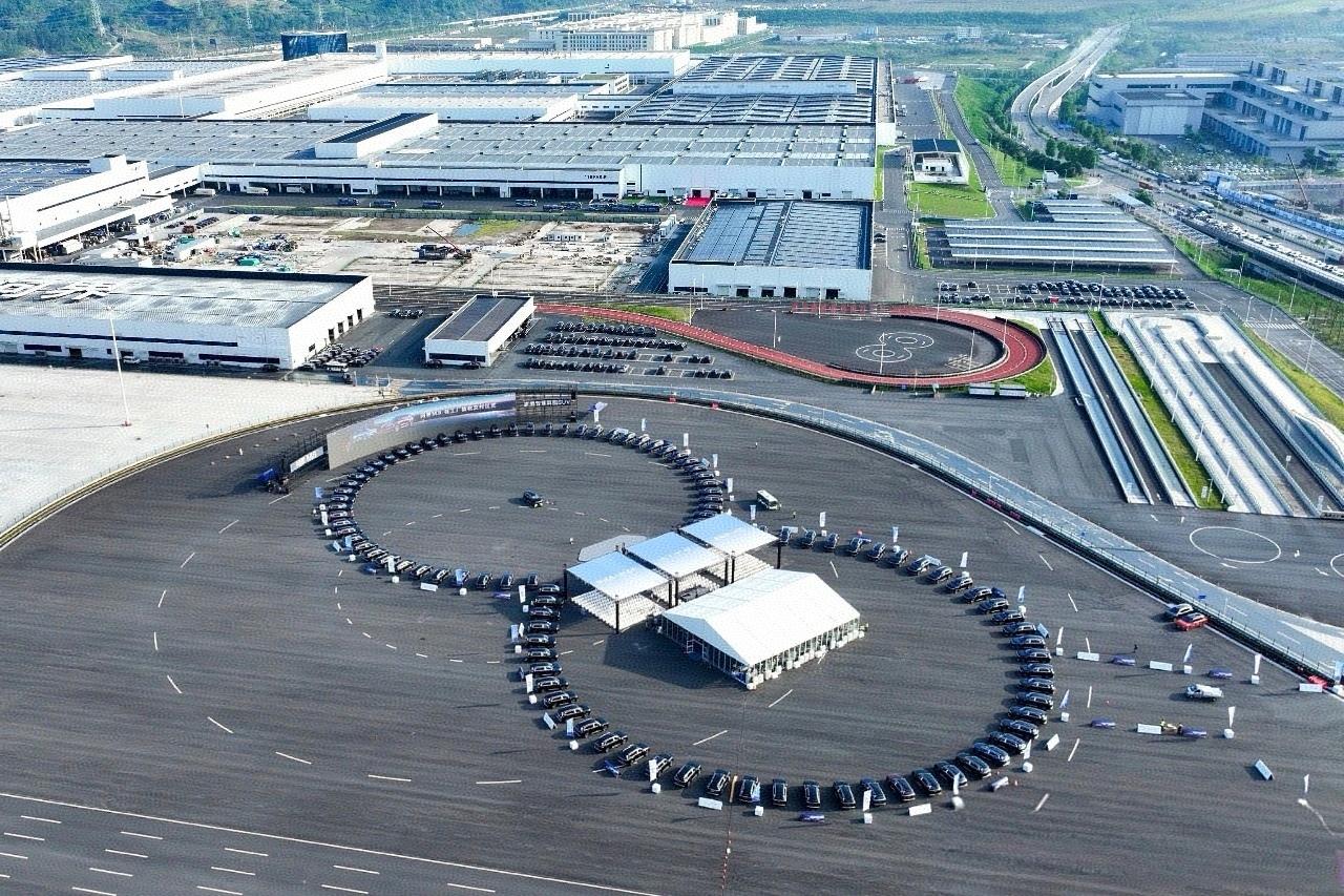 【暴闻】汽车第一城出炉：重庆整车近250万辆领跑，合肥新能源登顶
 
《第一财经