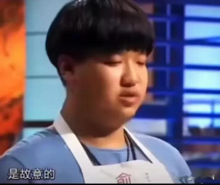 果然想刀一个人的眼神是藏不住的。
九转大肠事件简直是阳谋的至高境界，憨厚的“小胖