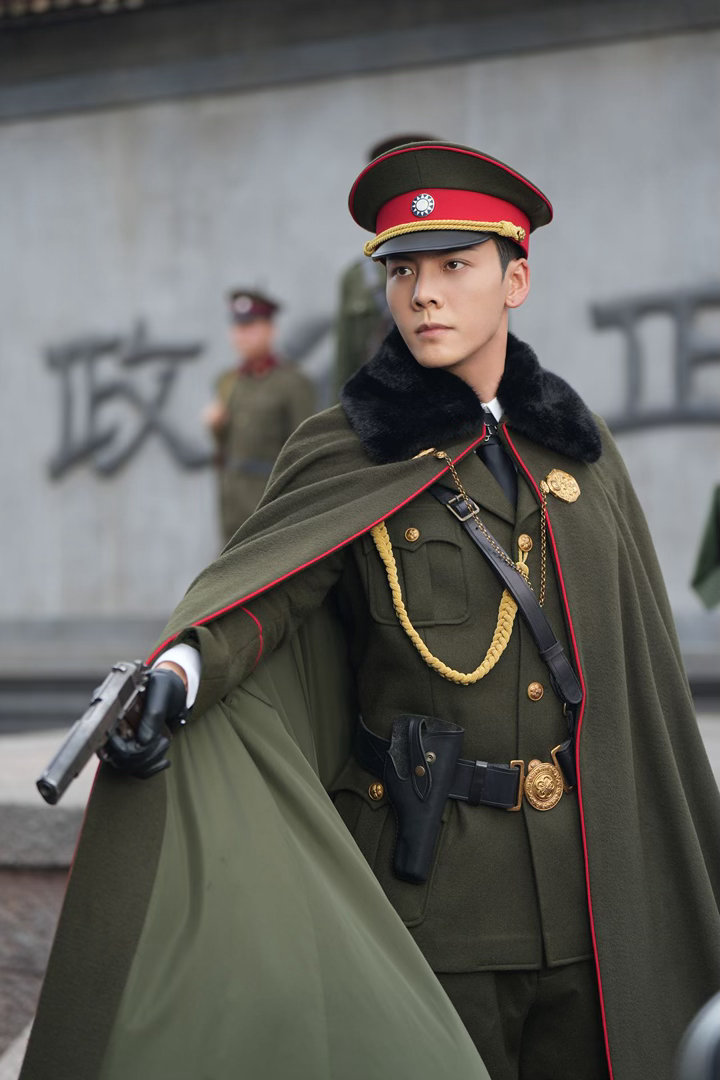 陈伟霆十年如一日的自律《九门》塑造出强悍的张大佛爷，离不开陈伟霆对自我的严格要求